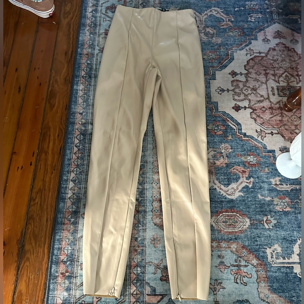 ✨ Missguided Faux Leather Leggings Split Hem Stone Sz 2 khaki, skinny, neutral - Picture 2 of 10